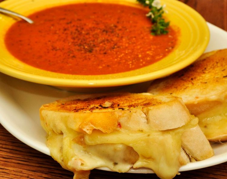 grilled_cheese_sandwich_with_roasted_tomato_soup